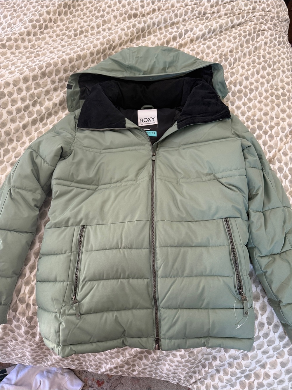 Roxy Black Jacket Interior with Mint Blue DryFlight Label